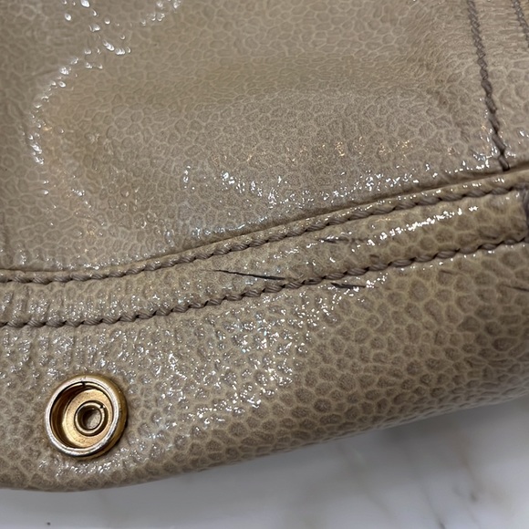 Yves Saint Laurent Downtown Patent leather tote - Picture 14 of 15